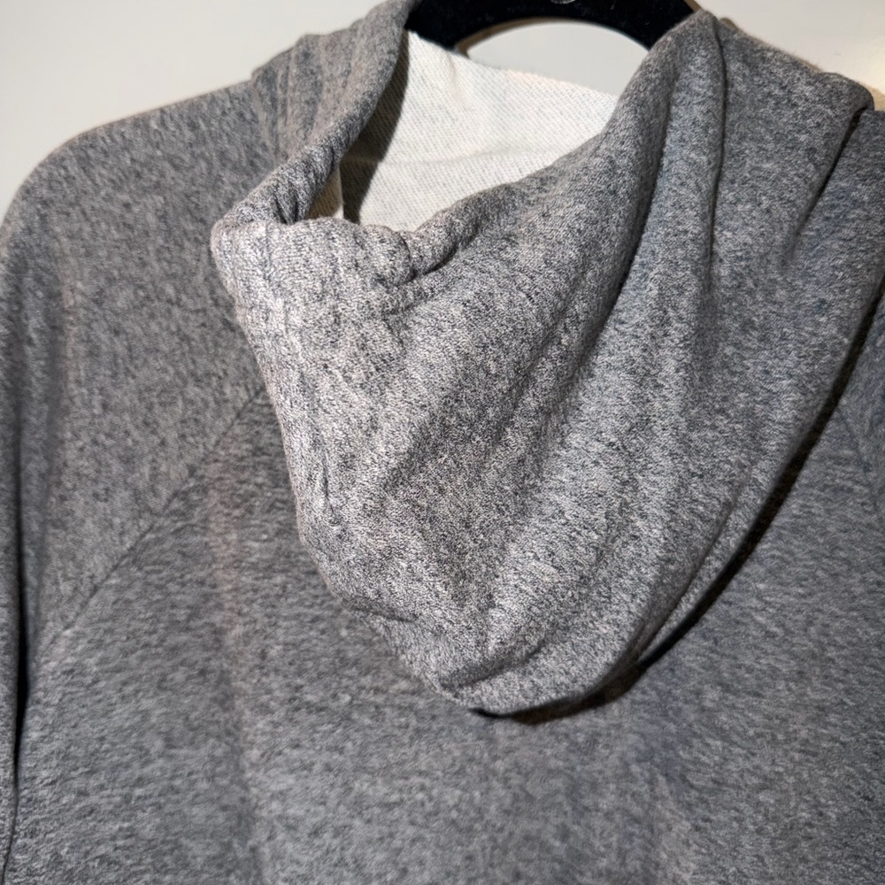 Vuori Colorblock Heather Gray Women's Hoodie! Size small! Excellent condition! - Picture 12 of 13
